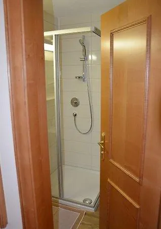 斯特洛尔兹膳食公寓酒店 3*