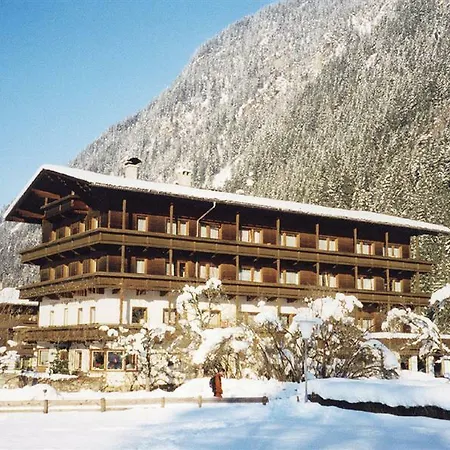 Hotel-pension Strolz 3*